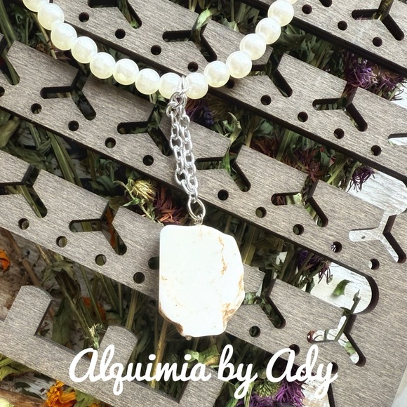 Alquimia White and Silver Necklace - Picture 1 of 2